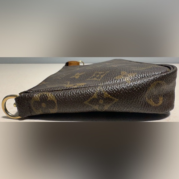 Louis Vuitton Pochette Accessoires Bag Monogram Canvas - Picture 6 of 14